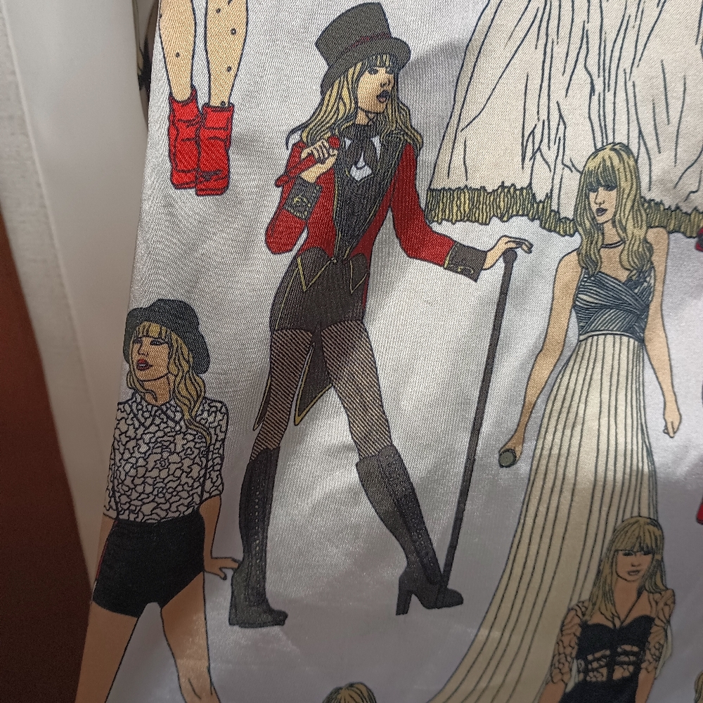 Taylor Swift Red Eras Button Up Satin Top Medium Taylors Version Graphic Swiftie - Picture 4 of 10